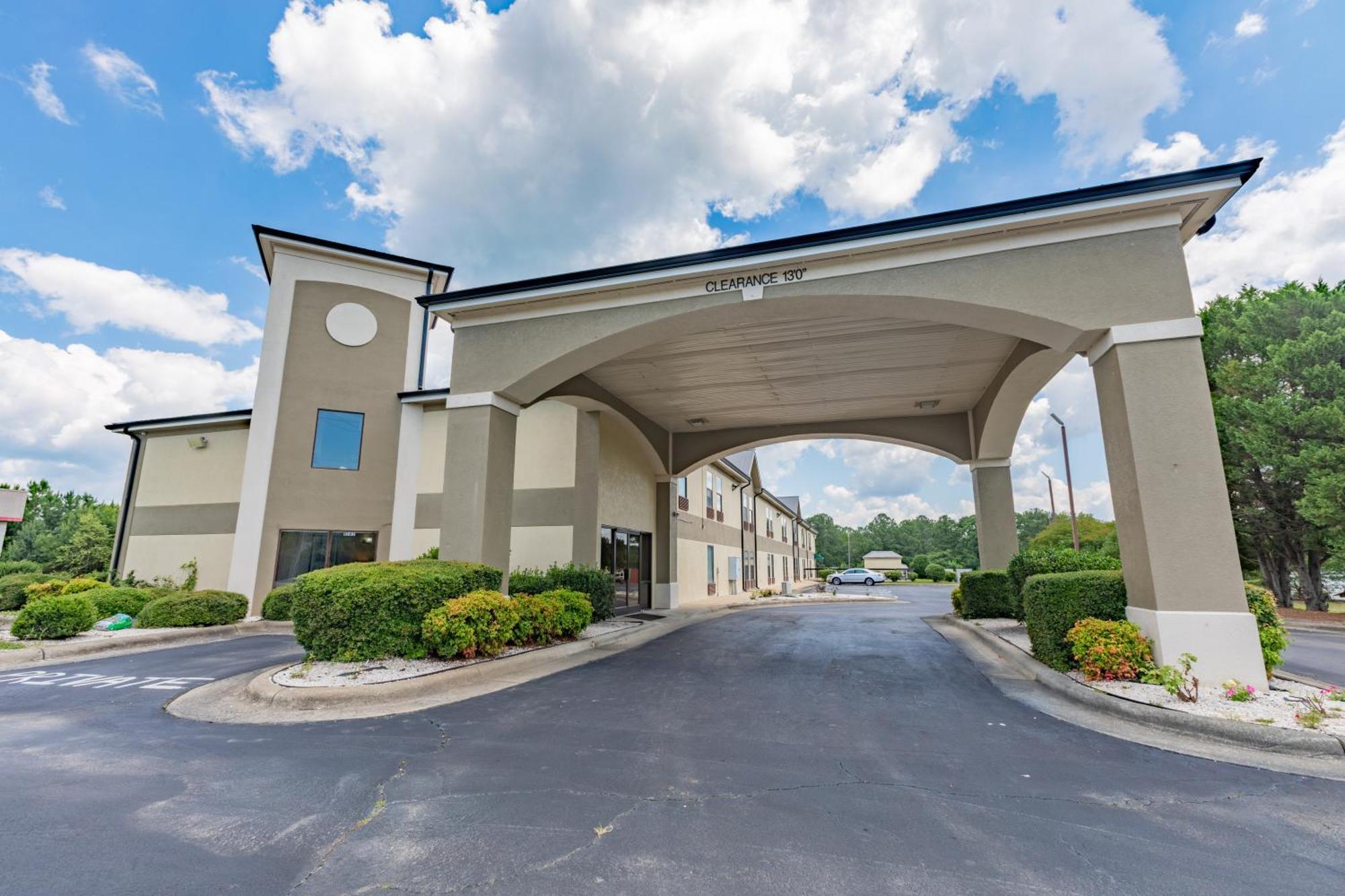 Baymont By Wyndham Hotel 2*