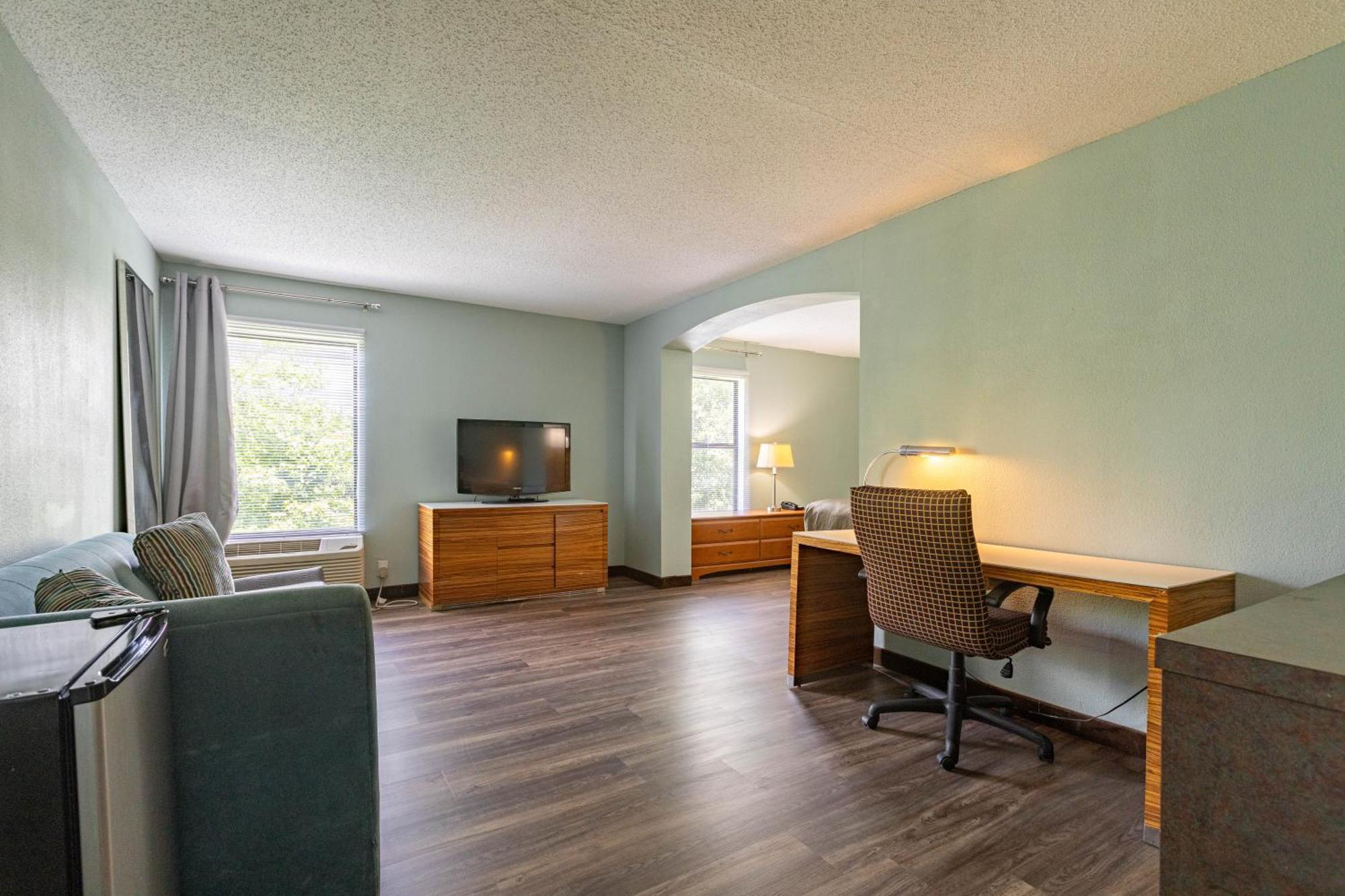 Baymont By Wyndham Hotel