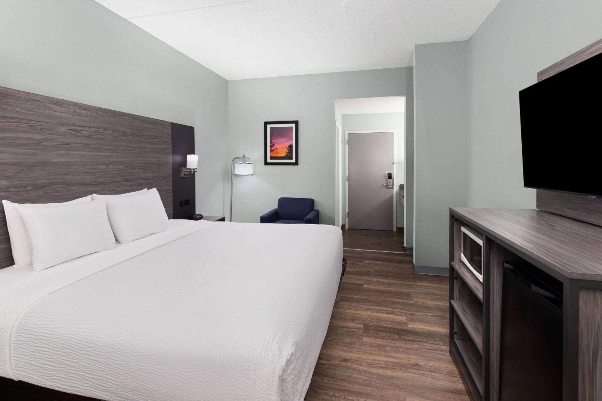 Baymont By Wyndham 2* Creedmoor