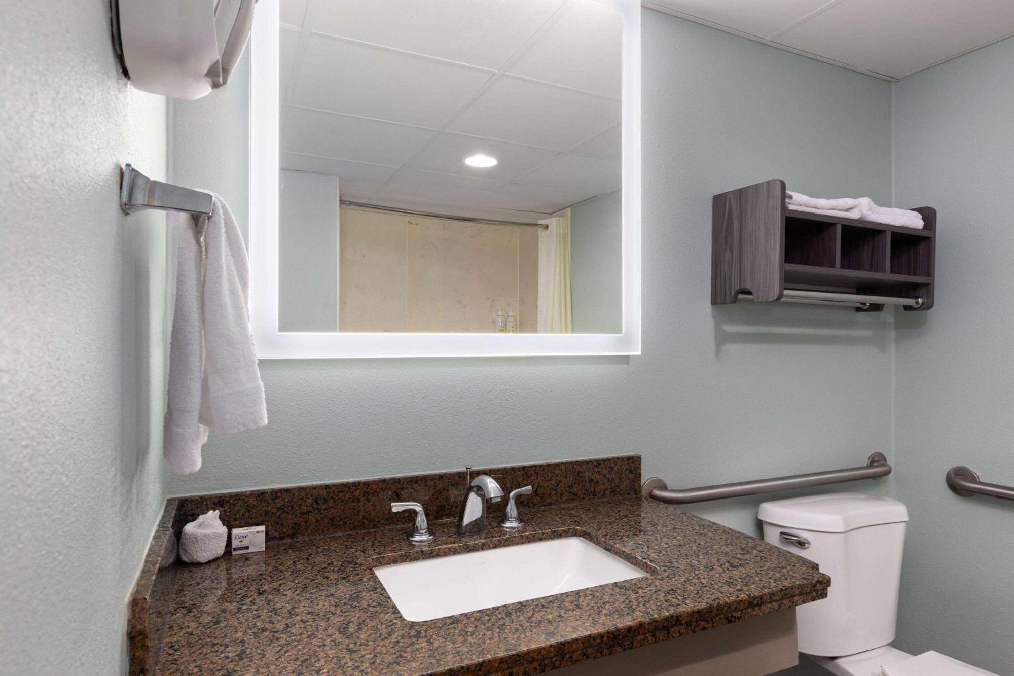 Baymont By Wyndham Hotel
