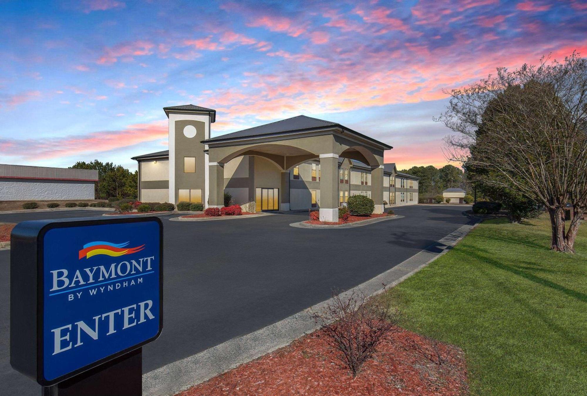 Baymont By Wyndham 2* Creedmoor