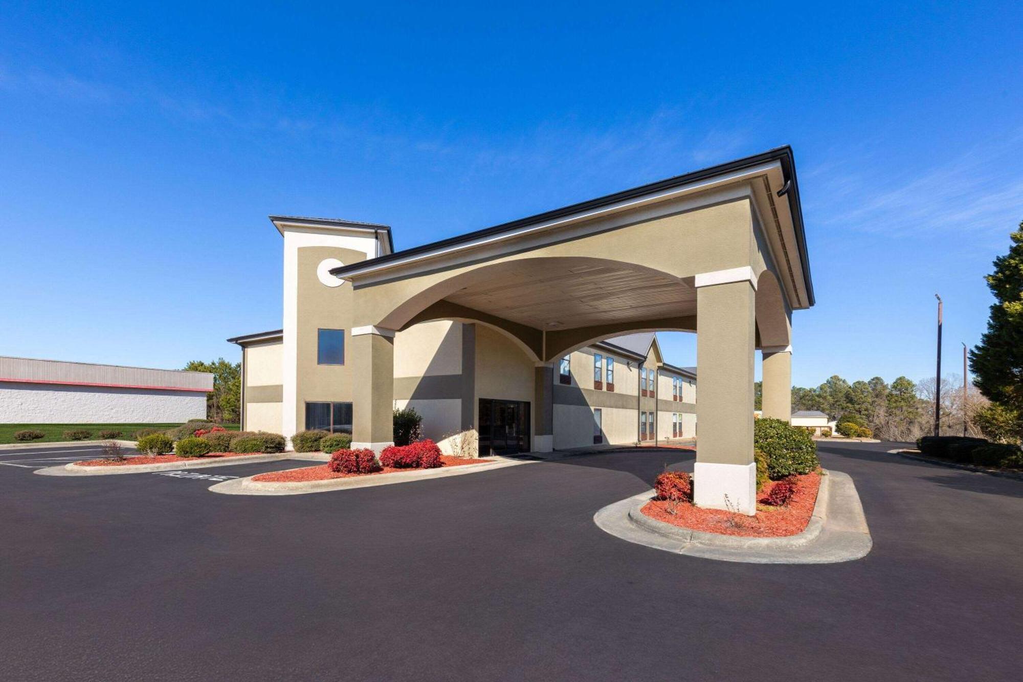 Baymont By Wyndham Hotel