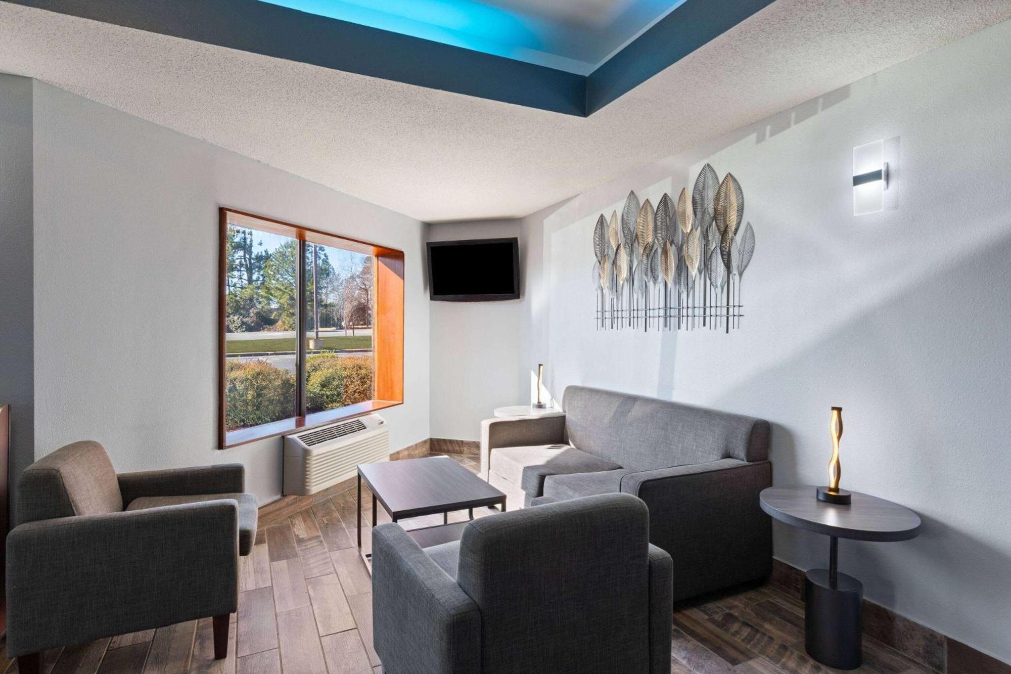 Baymont By Wyndham Hotel Creedmoor